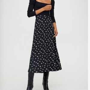 Aritzia Wilfred Floral Print Midi Slip Skirt Daisies Black & White Size 4